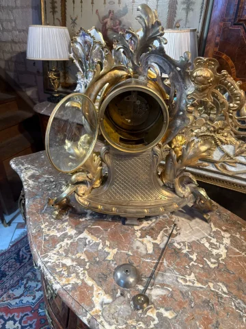 Kaminuhr im Louis-XV-Stil – Napoléon III — Guter Zustand