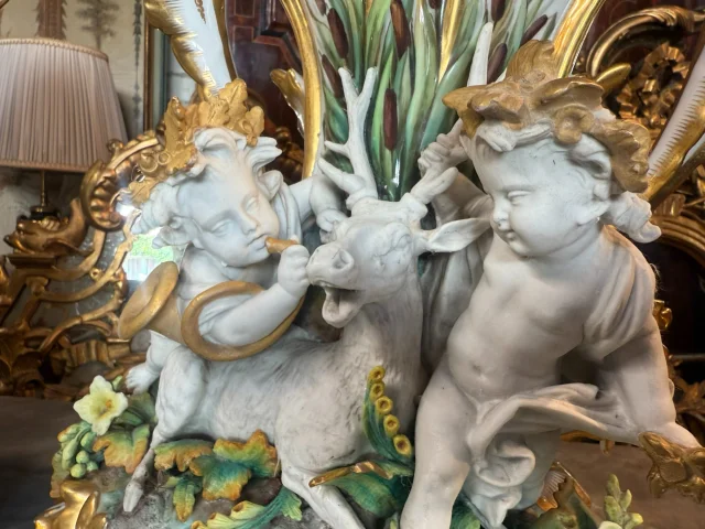 PAIRE DE VASES EN PORCELAINE DE VIEUX PARIS " CHASSE ET PECHE " attribuée à Jacob PETIT — Goede staat
