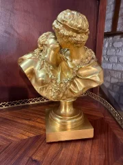 铜雕《吻》，仿乌东作品