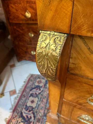 Restoration-Period Crossbow-Front Chest of Drawers — Good condition