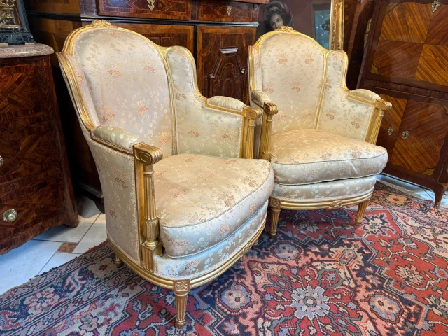 PAAR OHREN-BERGÈRES IM LOUIS-XVI-STIL — Guter Zustand