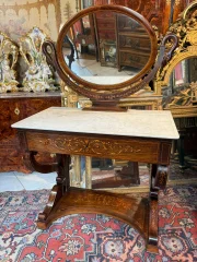 Kaptafel uit het Charles X-tijdperk met uitklapbaar schrijfgedeelte