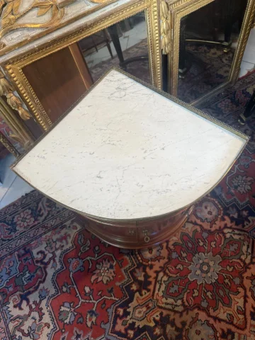 Eckschrank im Louis-XVI-Stil — Guter Zustand