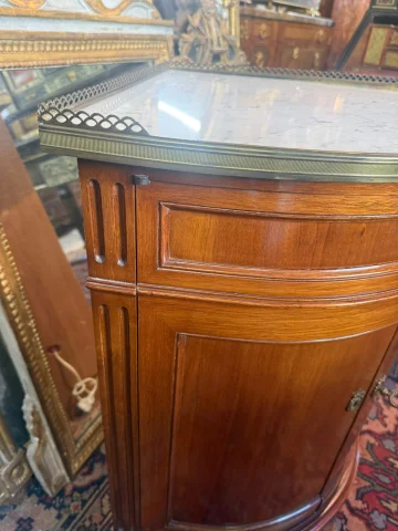 Eckschrank im Louis-XVI-Stil — Guter Zustand