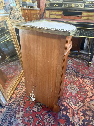 Eckschrank im Louis-XVI-Stil — Guter Zustand