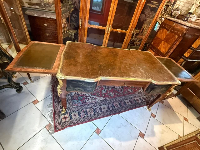 LOUIS-XV-STIL SCHREIBTISCH MIT BIBLIOTHEKSAUFSATZ UND ARBEITSKABINETT — Guter Zustand