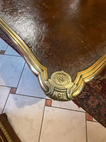 LOUIS-XV-STIL SCHREIBTISCH MIT BIBLIOTHEKSAUFSATZ UND ARBEITSKABINETT — Guter Zustand