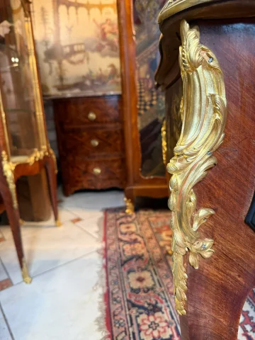 LOUIS-XV-STIL SCHREIBTISCH MIT BIBLIOTHEKSAUFSATZ UND ARBEITSKABINETT — Guter Zustand