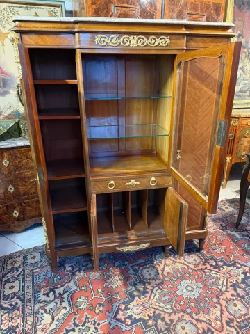 BIBLIOTHEK-VITRINE IM STIL LOUIS XVI — Guter Zustand