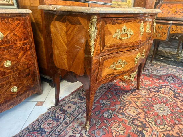 COMMODE EPOQUE LOUIS XV GESTEMPELD JACQUES BIRCKLE — Goede staat