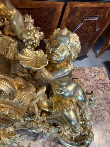 LOUIS XV-STIJL SCHOUWPENDULE "HET KIND BACCHUS, DIONYSOS GRIEKSE GOD VAN DE WIJNOOGST — Goede staat
