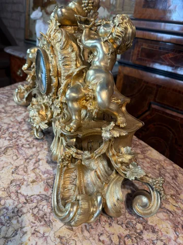 LOUIS XV-STIJL SCHOUWPENDULE "HET KIND BACCHUS, DIONYSOS GRIEKSE GOD VAN DE WIJNOOGST — Goede staat