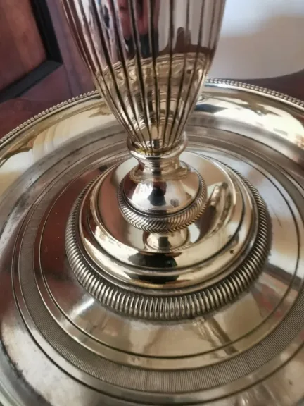 BOUILLOTTE-LAMPE IM FRANZÖSISCHEN EMPIRE-STIL