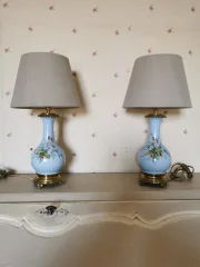 PAAR PORSELEINEN MESSING EN BRONS LAMPEN
