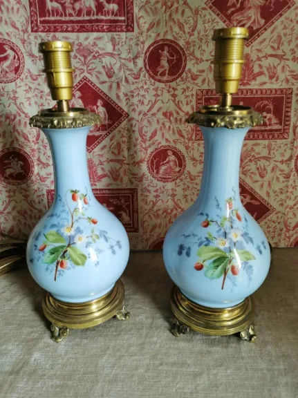 PAREJA DE LÁMPARAS DE PORCELANA LATÓN Y BRONCE
