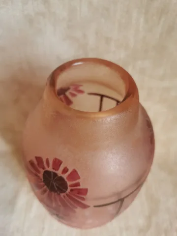 Vase en pâte de verre , décor floral signé Legras