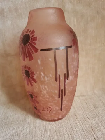 Vase en pâte de verre , décor floral signé Legras