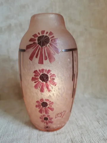 Vase en pâte de verre , décor floral signé Legras
