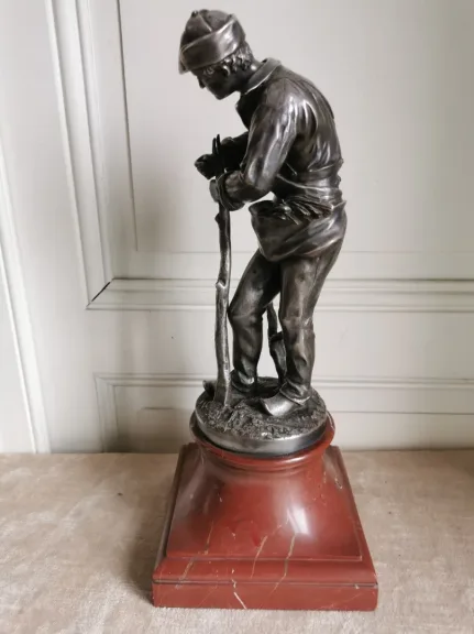 VERSILBERTE BRONZESTATUETTE von LONGEPIED