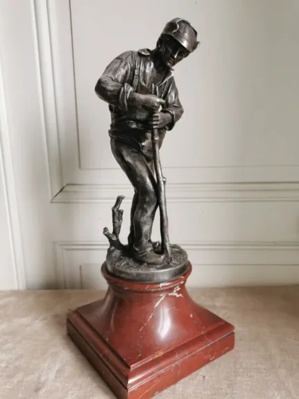 VERSILBERTE BRONZESTATUETTE von LONGEPIED