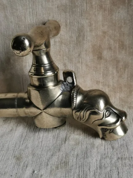 18e EEUWSE BRONZEN KRAAN