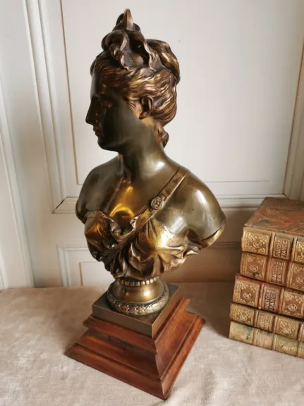 BRONZEBÜSTE VON DIANA nach HOUDON