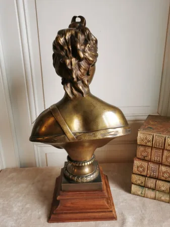 BRONZEBÜSTE VON DIANA nach HOUDON