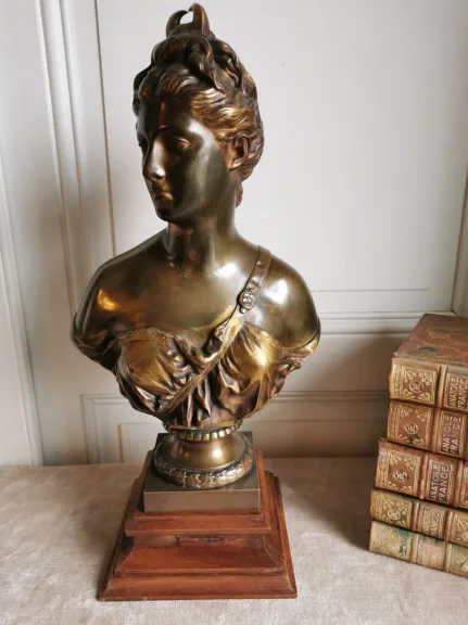 BRONZEBÜSTE VON DIANA nach HOUDON