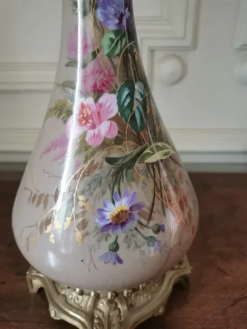 Paire de lampes en porcelaine montées bronze XIXème