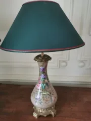 Paire de lampes en porcelaine montées bronze XIXème