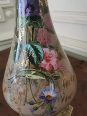 Paire de lampes en porcelaine montées bronze XIXème