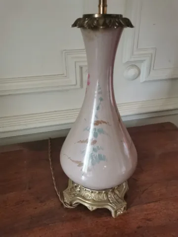 Paire de lampes en porcelaine montées bronze XIXème
