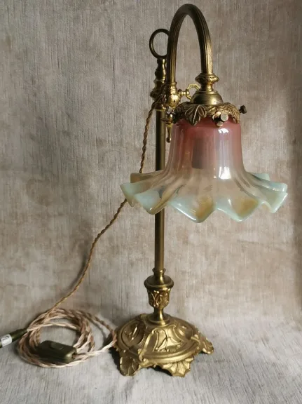 Lampe de bureau ou salon en bronze doré mat XXème