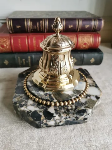 Encrier en bronze sur marbre, signé Lelièvre Octave
