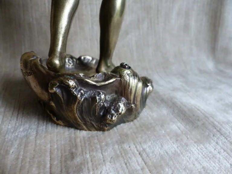BRONZE FIGURE signed AUGUSTE MOREAU
