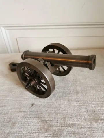 Canon d'artillerie en acier , objet de maîtrise