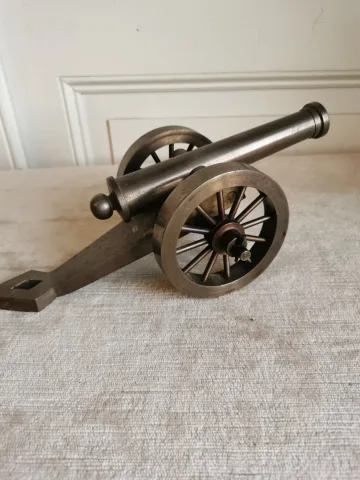 Canon d'artillerie en acier , objet de maîtrise