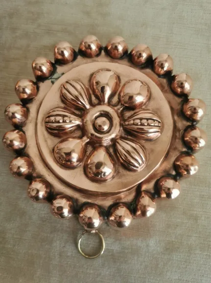 COPPER CAKE MOLD