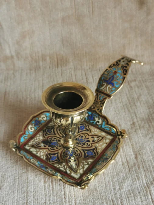 KERZENHALTER AUS BRONZE UND EMAILLE