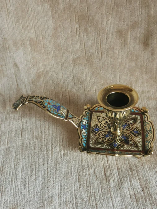 KERZENHALTER AUS BRONZE UND EMAILLE