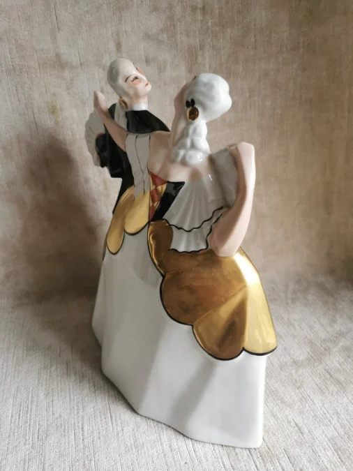 ART DECO PERIOD PORCELAIN GROUP