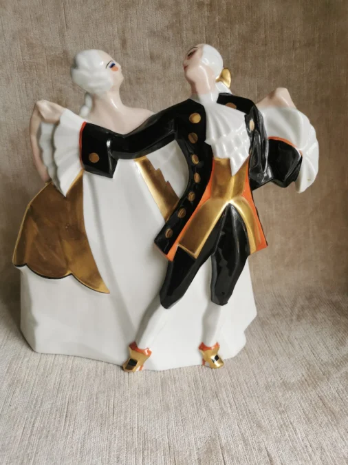ART DECO PERIOD PORCELAIN GROUP