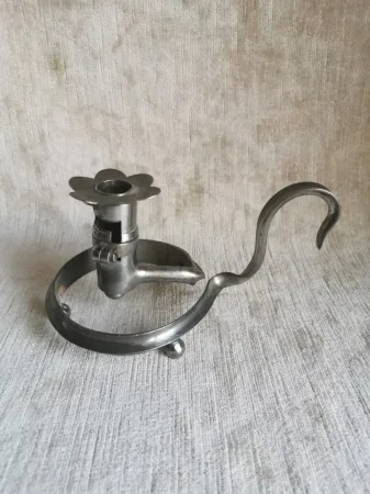 Bougeoir à main réalisé avec une baïonnette