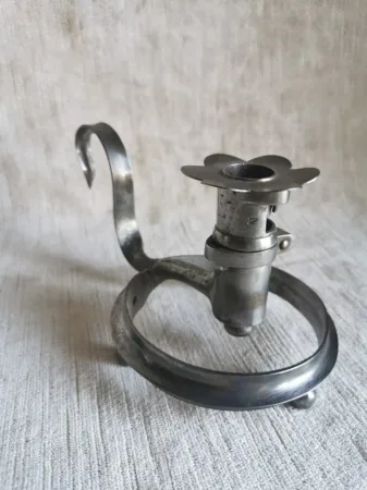 Bougeoir à main réalisé avec une baïonnette