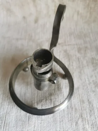 Bougeoir à main réalisé avec une baïonnette
