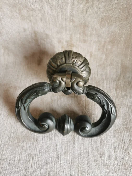 TÜRKLOPFER AUS BRONZE
