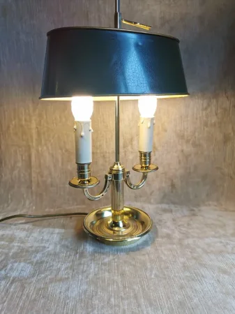 Lampe bouillotte en bronze à deux bras de lumière