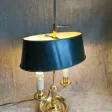 Lampe bouillotte en bronze à deux bras de lumière