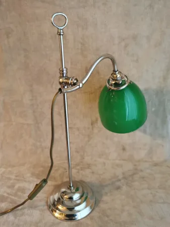 Lampe de bureau en laiton chromé avec opaline verte