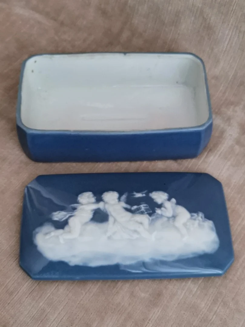 PORCELAIN BOX